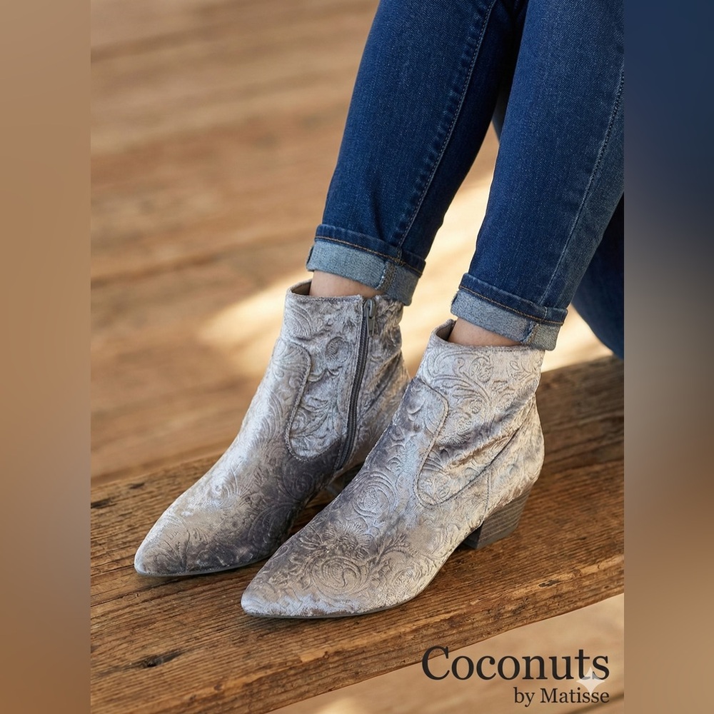 Coconuts by Matisse Alana Blue Ankle Boots with unique round heels